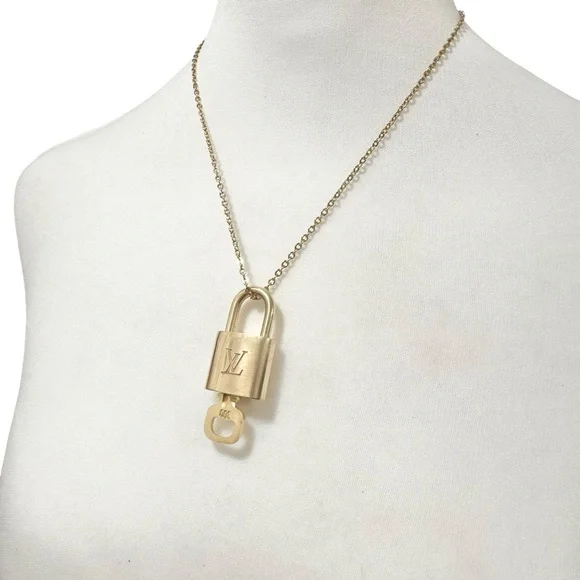 Authentic Louis Vuitton #300 Lock & Key Set on a 18K Gold Plated Chain Necklace - Picture 4 of 11